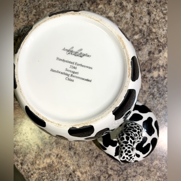American Atelier collectible hand painted snow leopard cookie jar. Beautiful 💕 - Picture 6 of 6
